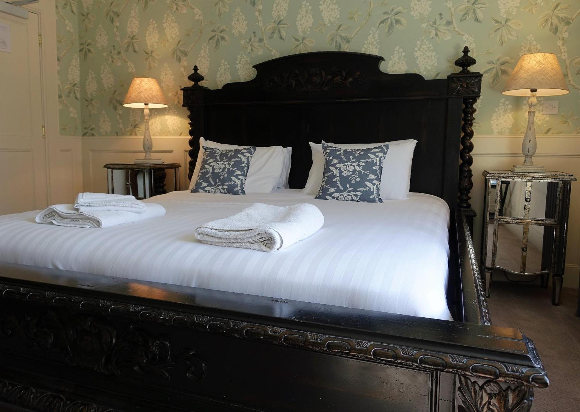 Hotel One Holyrood & Cafe 4*
