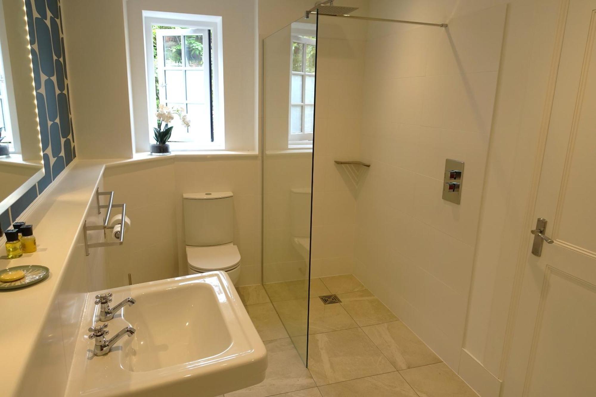 Hotel One Holyrood & Cafe 4*