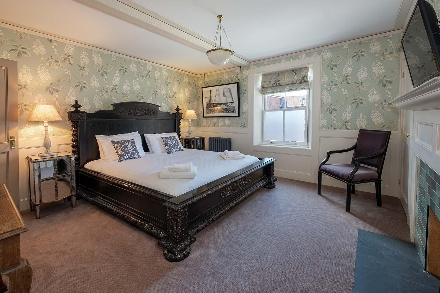 One Holyrood & Cafe 4*